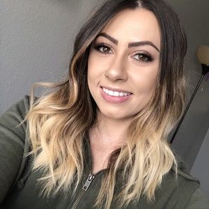 Meet your Posher, Kayla